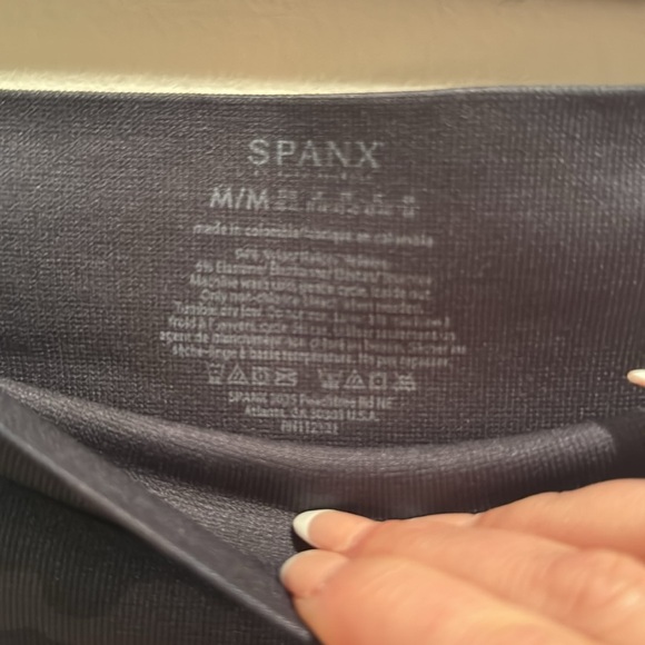 Spanx Look at me now Camo Leggings Medium - Picture 5 of 6